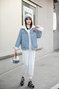 加绒牛仔外套和派克服图片