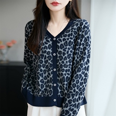 2025年秋季长袖单件加厚提花藏蓝豹纹开衫，女装针织衫/毛衣，九嘉羊绒