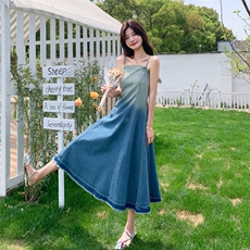法式复古渐变色牛仔吊带连衣裙女夏季小众设计性感收腰长裙小个子，女装连衣裙，2D078