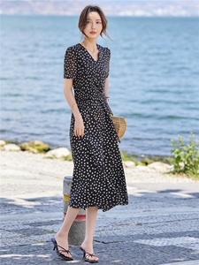 现货优雅2026年夏季好看印花显瘦气质女人味沙滩通勤连衣裙图片