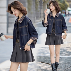 2025年秋季新款港风时尚短款拼接领潮流个性百搭拼色牛仔外套，女装牛仔外套，慕依路