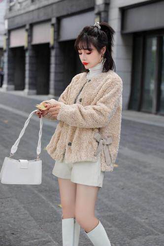 冬季皮毛一体大衣，女装，戈姿