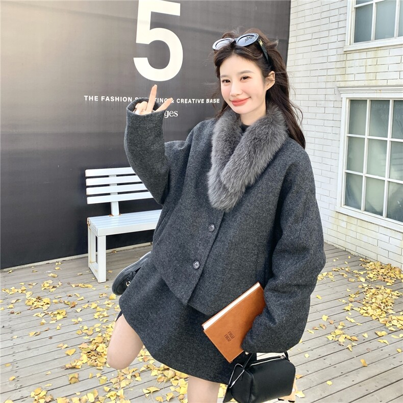 现货：冬季新款高级感复古休闲加厚灰色毛呢夹羽绒服套装加真毛领,女装羽绒服,2C135