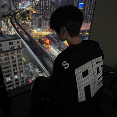 黑色