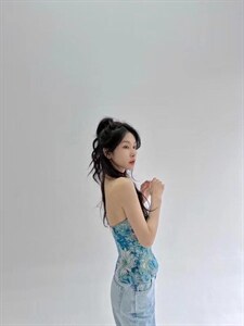 蓝色油画抹胸上衣图片