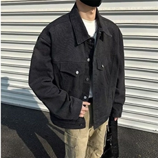 黑色