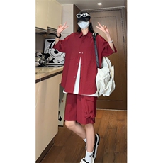 酒红色