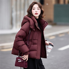 安可拉红休闲连帽短款羽绒服女2025冬季新款保暖面包服小个子外套，女装羽绒服，靓衣阁