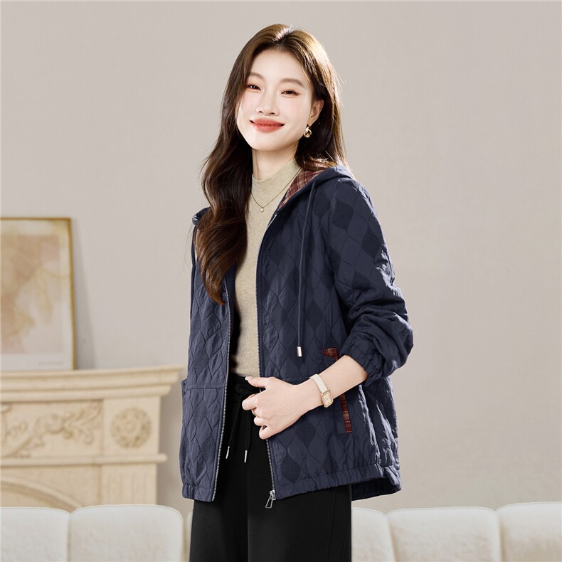 现货2026春秋季新款时尚中老年妈妈装短外套上衣格子女士风衣,女装短外套,璐依舞