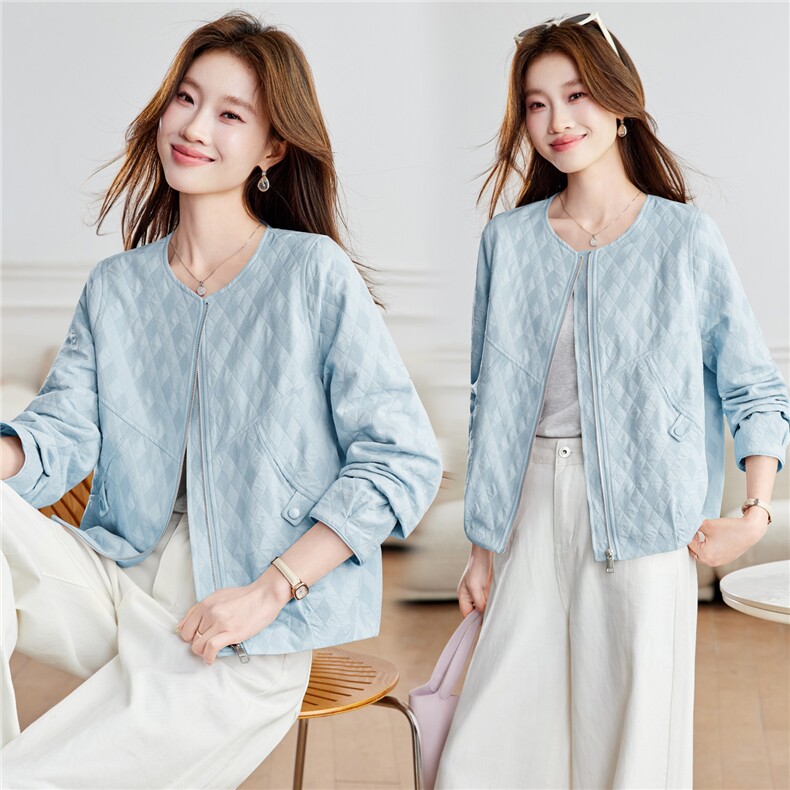 2026年春季宽松圆领菱形格轻薄刺绣棒球服短外套上衣，女装短外套，简韵佳