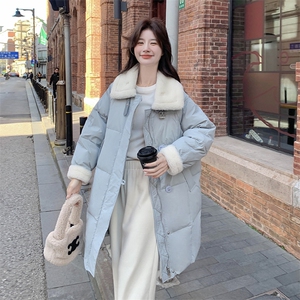 独特超好看羊羔毛翻领羽绒服女冬多巴胺奶蓝色中长款女生小众外套图片