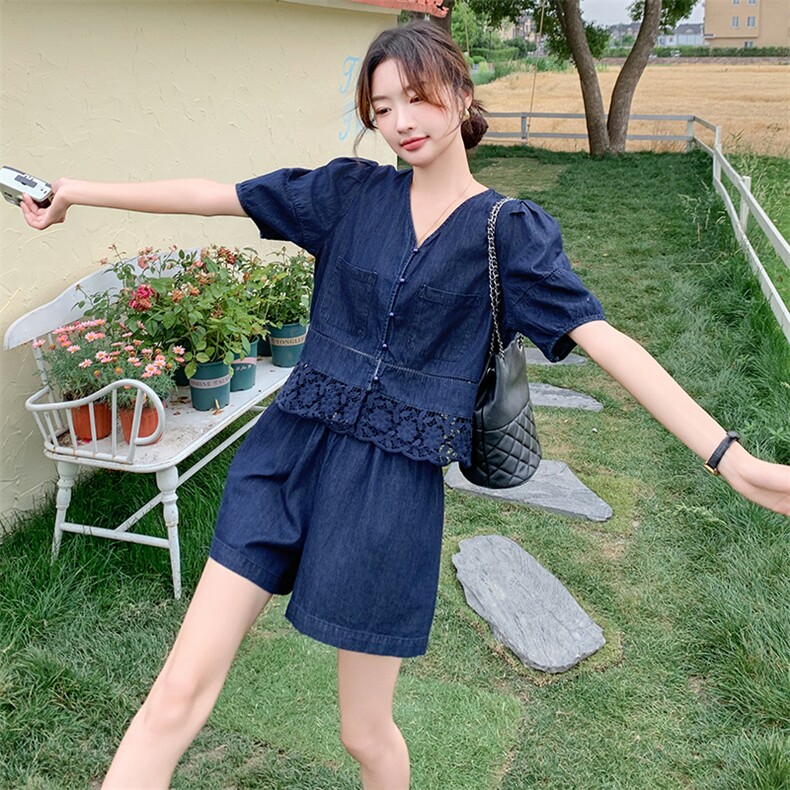 深蓝色减龄牛仔套装女2025夏季新款韩版泡泡袖上衣显瘦短裤两件套,女装套装/套裙,维壹