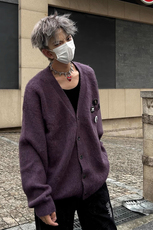 网图2025紫色V领针织开衫胸针宽松慵懒毛衣外套A025-GM19802-P59，男装针织衫/毛衣，电商A025