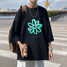 黑色
