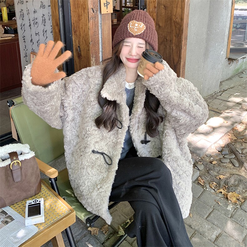 学院风牛角扣灰色立领羊羔毛外套女冬2024新款超好看加绒加厚棉服，女装毛呢外套，C位