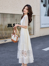 白色连衣裙女2025新款夏季绝美穿搭短袖蕾丝拼接显瘦高腰长裙子，女装连衣裙，沁沁公主