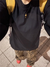 黑色