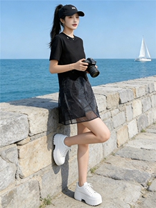 设计感小众时尚气质套装女夏新款圆领网纱拼接上衣牛仔短裤两件套图片