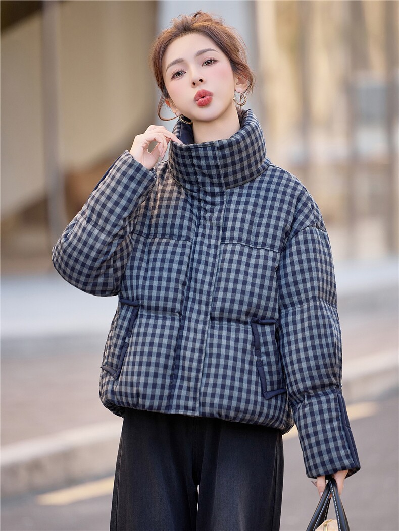 2025冬新款立领短款小格纹白鸭绒羽绒服女,女装羽绒服,余墨