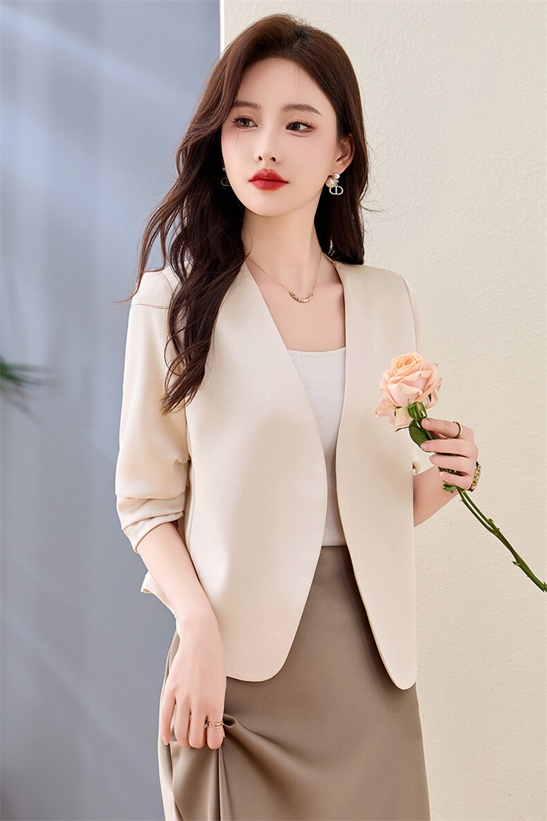 气质简约通勤微皱缎面七分袖无领外套2026春季新款女西装,女装短外套,恋慕依尚