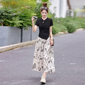 新中式套装女2025夏季新款不规则盘扣t恤印花阔腿裙裤两件套图片
