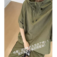 军绿色套装