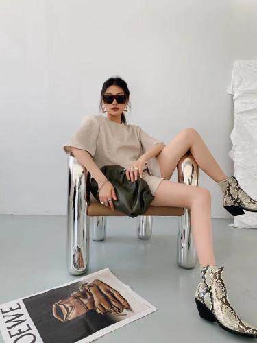 夏季新款肌理感短款套装现货供应，女装职业装，AUDREY WANG