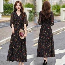 2026年夏季时尚潮流气质V领印花修身连衣裙，女装连衣裙，江南富贵女