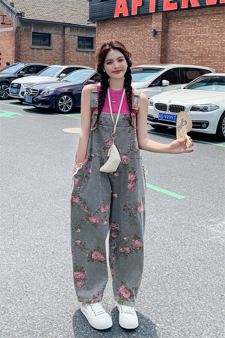 韩系甜酷俏皮背心碎花背带裤女夏季2024新款设计感洋气,女装牛仔裤,2C292