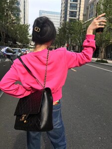 秋款卫衣糖果色。图片
