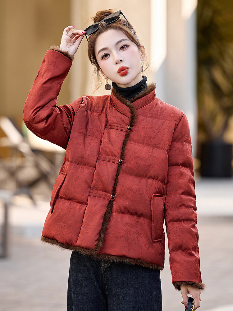 新中式G风羽绒服女2025冬新款今年流行独特漂亮短款红色盘扣外套,女装羽绒服,伊仟回