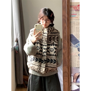 JY742-P75费尔岛羊羔毛夹棉马甲外套