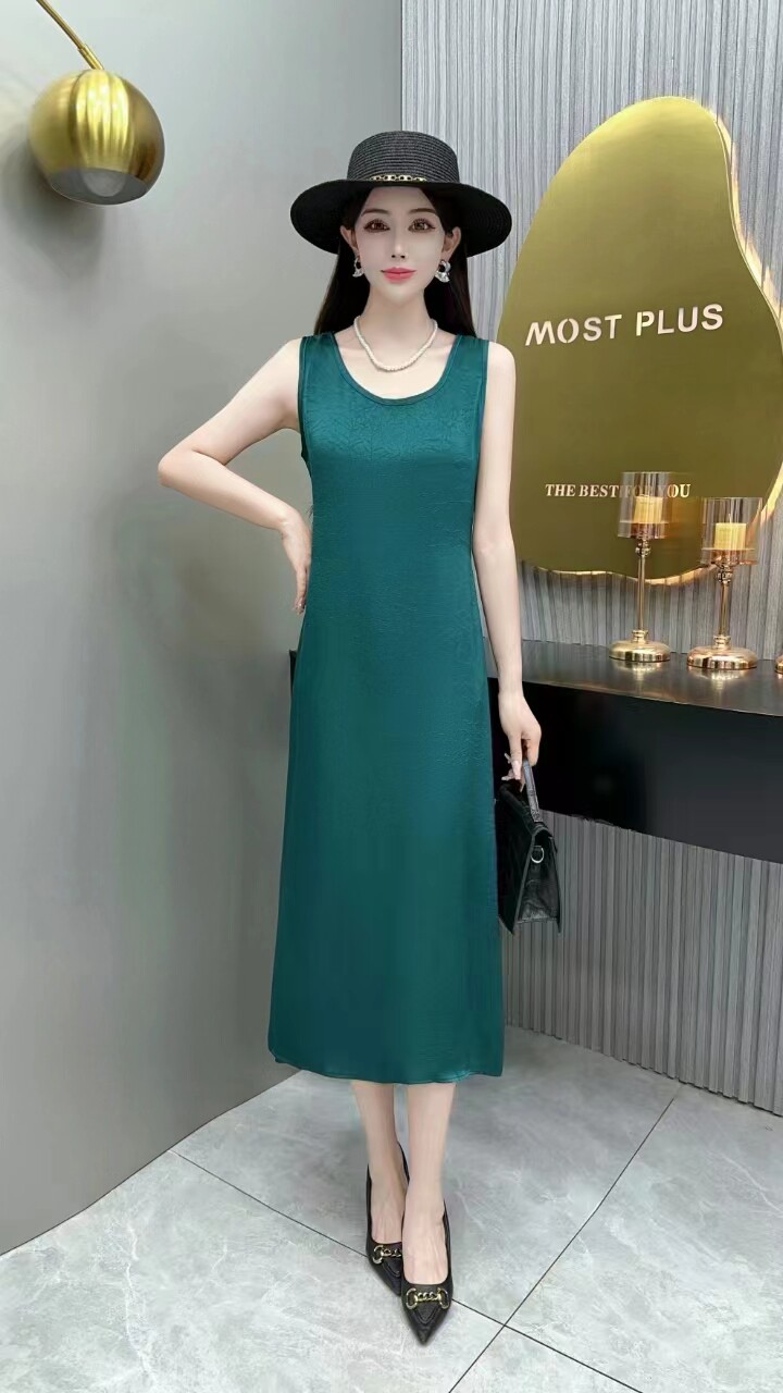 2025时尚U型领抓花长裙,女装连衣裙,思沃羊绒
