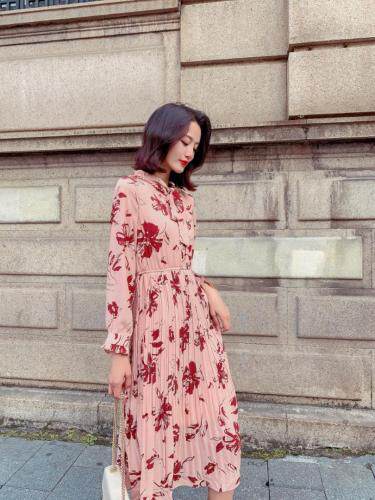 荷塘月色服饰一年四季主营连衣裙所有净色碎花连衣裙，女装连衣裙，荷塘月色