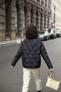 轻薄羽绒服图片