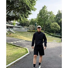 黑色