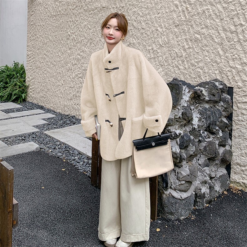 灰色复古高级感牛角扣皮毛一体外套女2025冬新款气质立领毛绒上衣,女装短外套,2C317