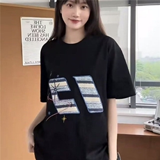 黑色