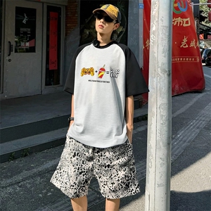 抖音得物高品质二开240克宽松纯棉美式潮牌插肩袖拼接短袖T恤,布染黑色T恤穿搭图片