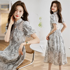 千百惠2025夏季新款时尚百搭显瘦高腰A字连衣裙女潮，女装连衣裙，采品优优