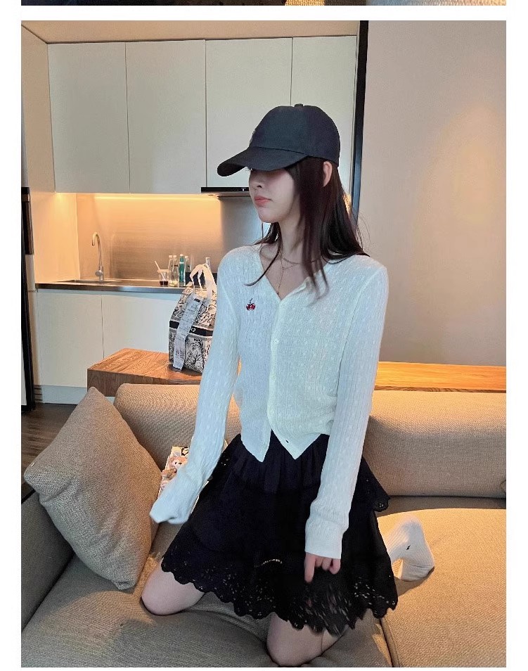 单排扣纯色V领2024年秋季时尚气质针织上衣,女装羊毛衫,德聚羊绒
