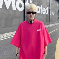 玫红色