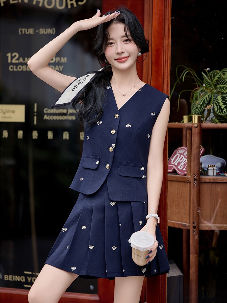 后背镂空蝴蝶结马甲百褶裙套装女2025夏季小香风背心短裙子两件套,女装套装/套裙,韩宇舍