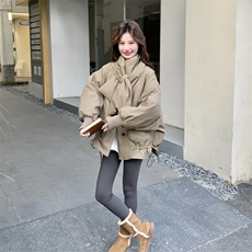 冬日韩系宽松羽绒服配围巾女2025新款设计感小个子大口袋保暖外套，女装羽绒服，2C159