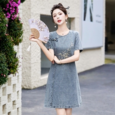 新中式国风牛仔连衣裙女薄款2025夏季新款复古刺绣修身显瘦高级感，女装连衣裙，沁沁公主