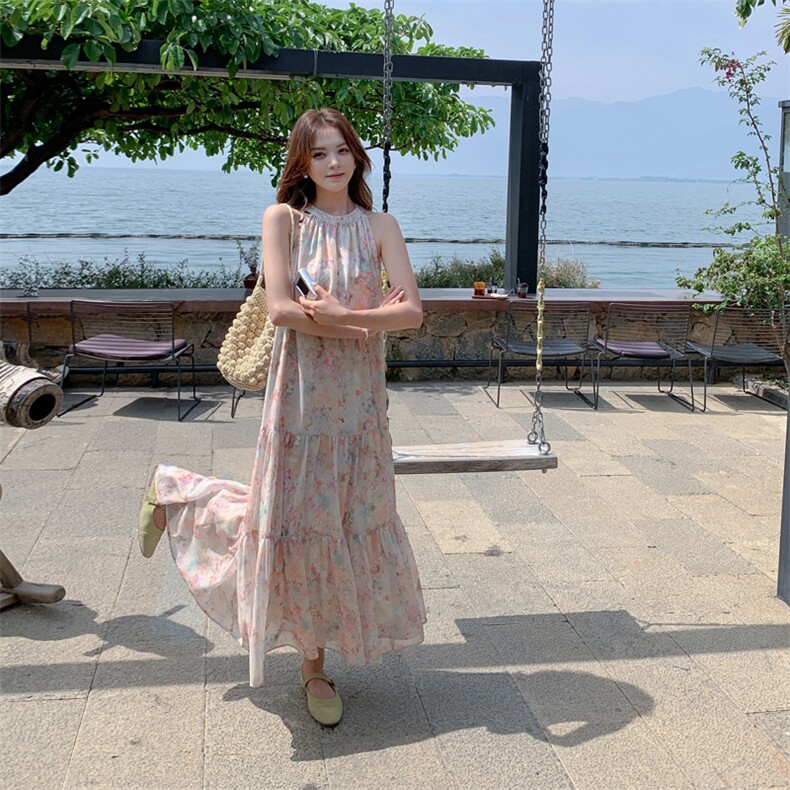 波西米亚风绝美海边度假A字裙夏季2026新款女绝美碎花挂脖连衣裙，女装连衣裙，帛香坊