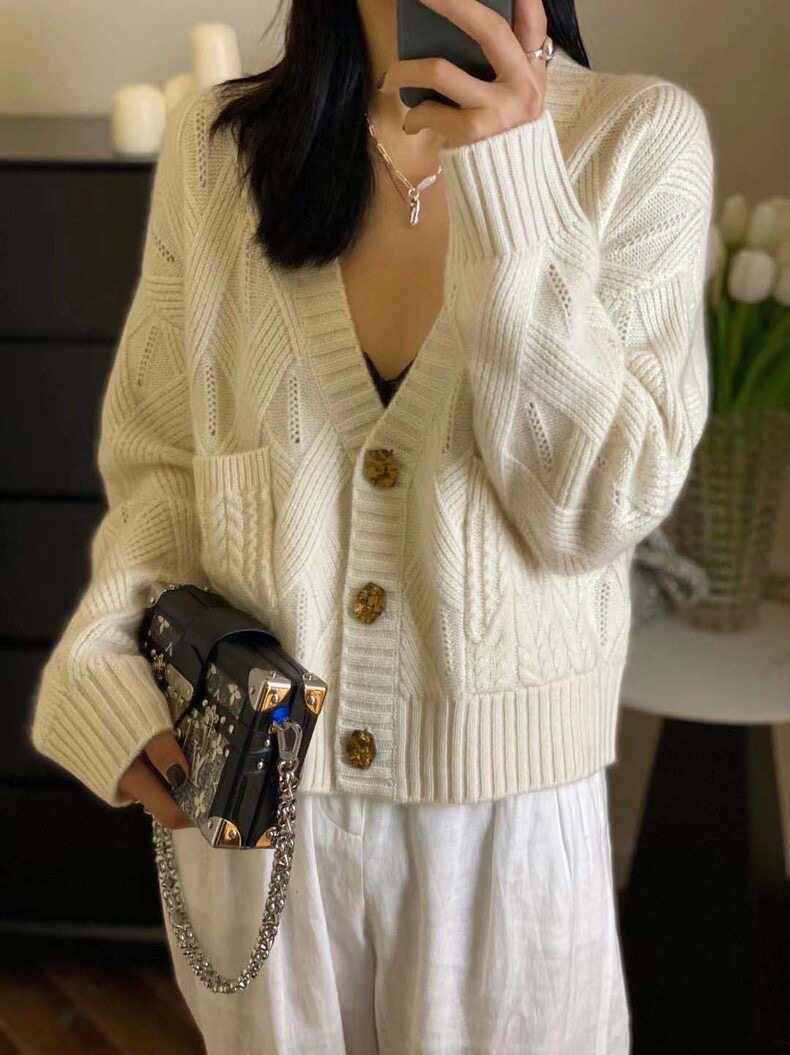 秋冬慵懒羊毛开衫女V领时尚短款毛衣百搭保暖外套图片