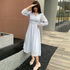 现货2024年春季新款女时尚淑女V领修身网红中长款连衣裙，女装连衣裙，煊芮熙