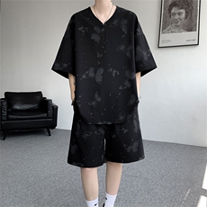 黑色