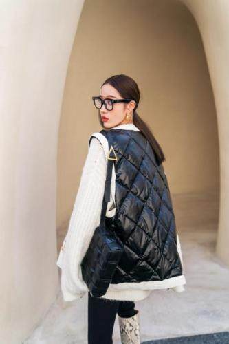 冬季新款经典黑白撞色小香风羽绒马甲，女装马夹，AUDREY WANG